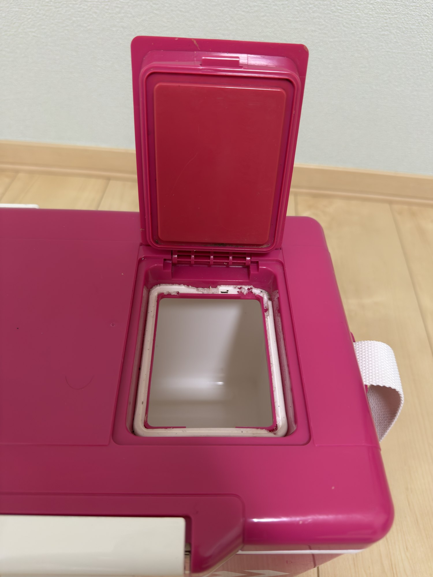 クールライン S600Xの小型投入口を開けた状態